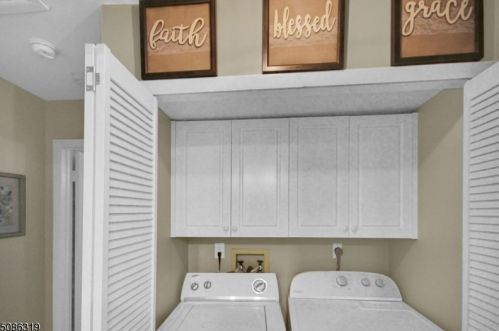 2 Meadowview Dr, Annandale NJ  08801-1516 exterior