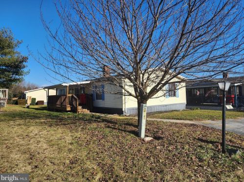8 Robin Dr, Lees Cross Roads, PA 17257-9484
