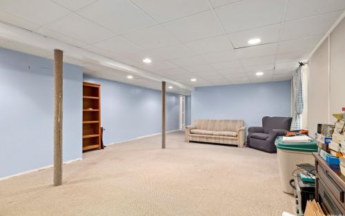 1727 Park Ave, New Hyde Park NY  11040-4057 exterior