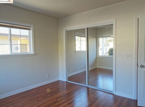 3531 Davis St, Oakland, CA 94601-3837