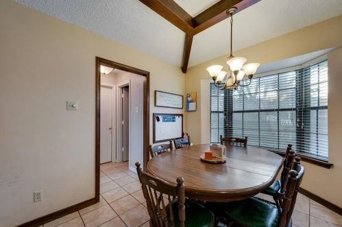 1932 Kensington Dr, Carrollton TX 75007-2440 exterior