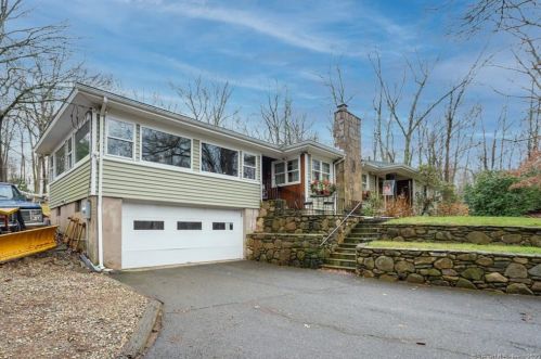 16 Birch Mountain Rd, Manchester, CT 06040-6802