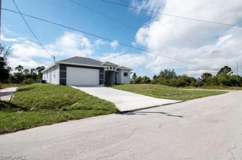 3911 12th St, Lehigh Acres, FL 33976-2814
