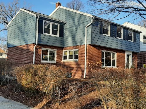 4215 Olsen Ave, Milwaukee, WI 53211-1429