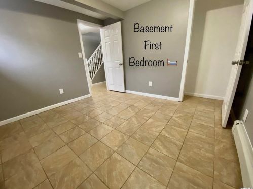 168 Washington Ave, Wheatley Heights NY  11798-2020 exterior