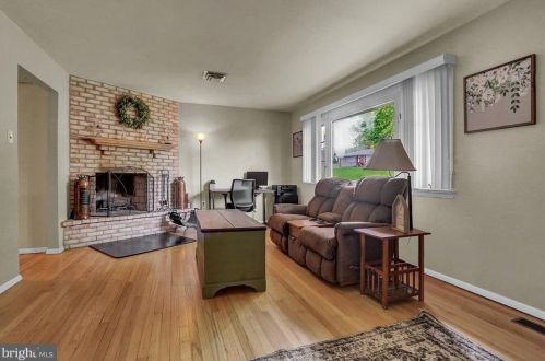 541 Old Orchard Ln, Camp Hill PA  17011-1829 exterior