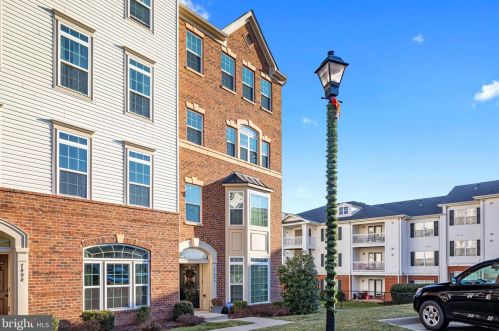 7492 Brunson Cir, Gainesville, VA 20155-4911