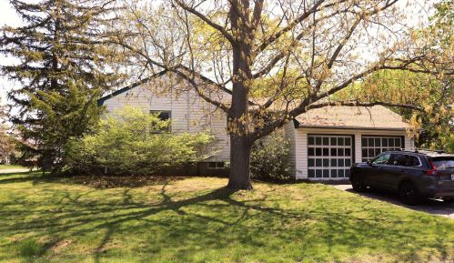 2 Sunderland St, Huntington Station, NY 11747-2708