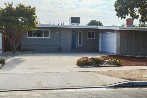 5282 2nd St, Fresno, CA 93710-7126
