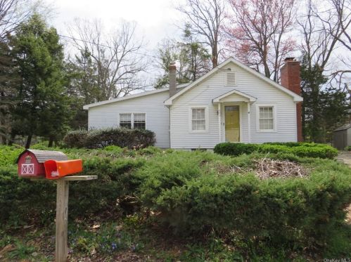 843 Hillside Rd, New Hamburg, NY 12590-6621