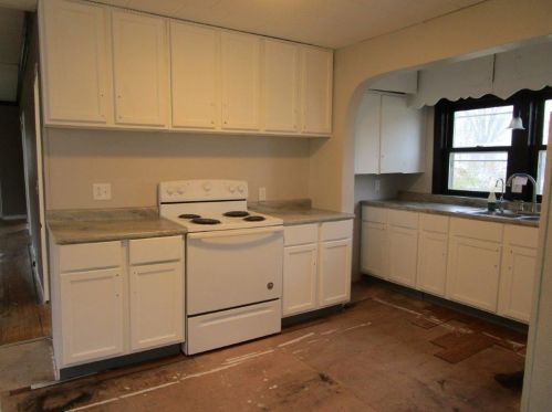 303 10th St, Cameron WI  54822-4420 exterior