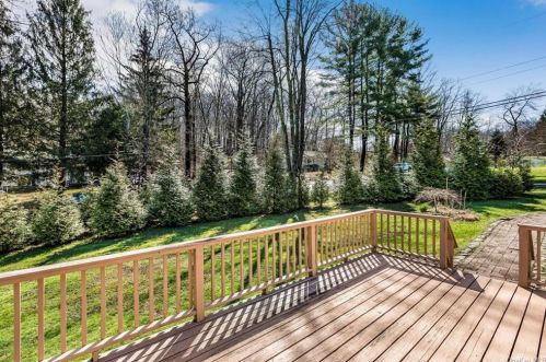 3059 Dale St, Mohegan Lake, NY 10547-1920