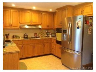 24 Berkshire Rd, Hartford CT  06110-1601 exterior
