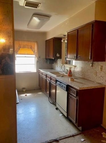 1109 Columbia, Deer Park TX  77536-6513 exterior