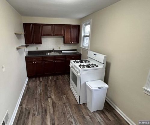 61 Ekings Ave, Paterson NJ  07506-1149 exterior