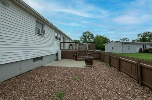 2 Valley Brook Ln, North Haven CT  06473-2638 exterior