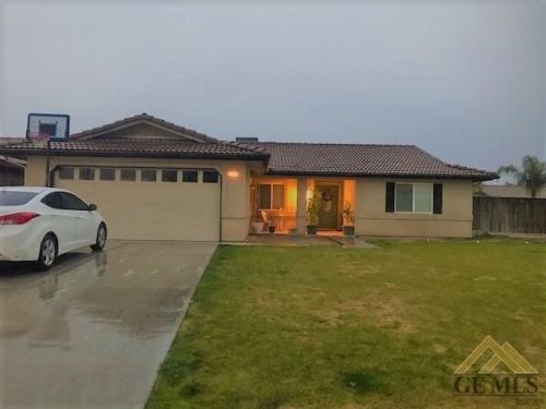 318 Mark Ave, Bakersfield, CA 93263-1909