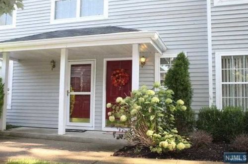1362 Oxford St, Mahwah NJ  07430-3260 exterior