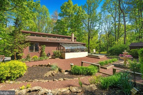 1760 Highview Ln, Upper Black Eddy, PA 18972-9415
