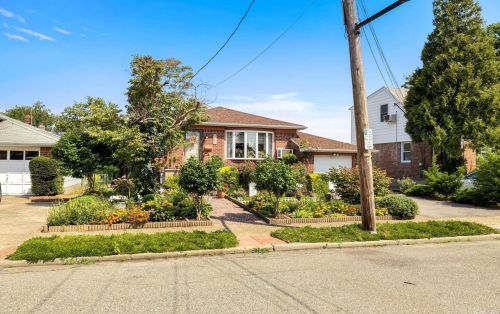 1727 Park Ave, New Hyde Park, NY 11040-4057