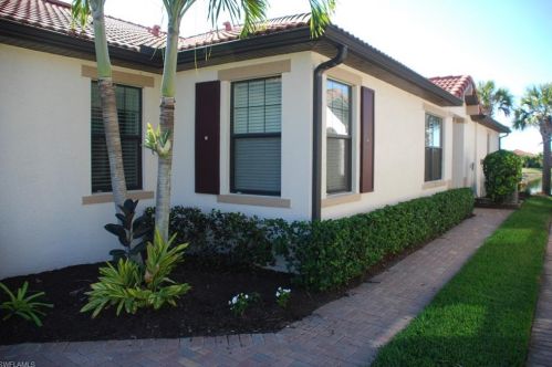 1511 Oceania Dr, Naples, FL 34113