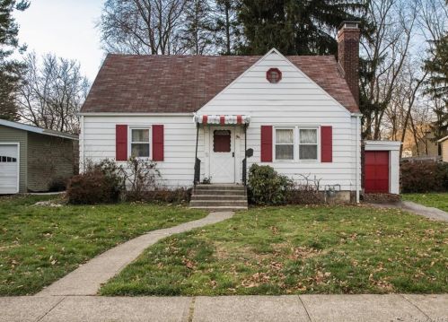 54 Oakwood Blvd, Poughkeepsie, NY 12603-4112