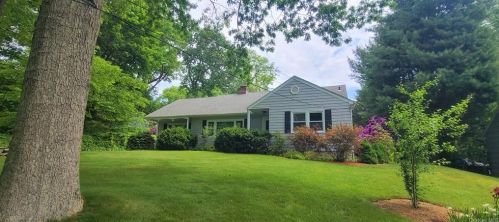 4 Scott Cir, Purchase, NY 10577-1906