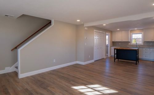 476 Grn End Ave, Middletown RI 02842-5626 exterior