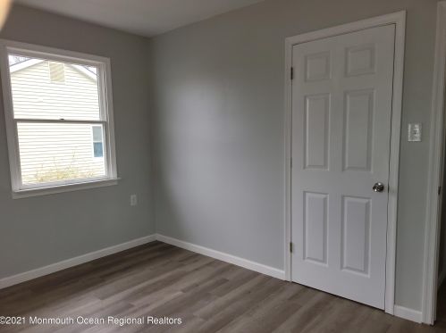 13 Holly Acres Dr, Bricktown, NJ 08723-7416