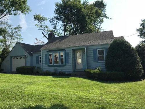 23 Chester St, Brookfield Center, CT 06804-1504