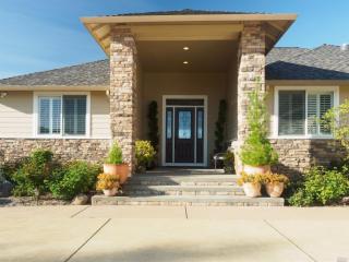 1821 Alan Dr, Penngrove, CA 94951-9735