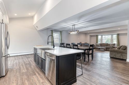 17 Harbor Oaks Dr, San Remo NY  11754-1012 exterior