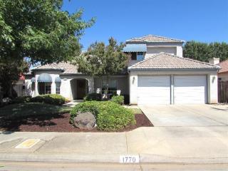 1770 Omaha Ave, Fresno, CA 93720-2316