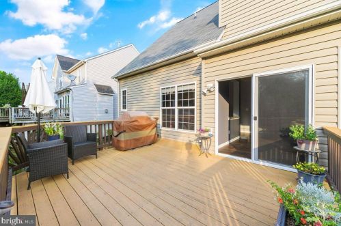 10056 Naughton Ct, Bristow VA  20136-3068 exterior