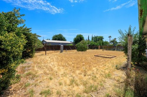 142 Raylow Ave, Manteca CA  95336-4821 exterior