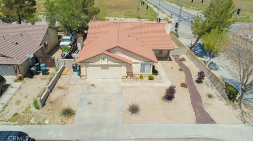 2869 La Vida Dr, Lancaster CA  93535-5873 exterior