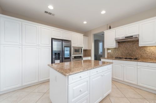 33260 Embassy Ave, Temecula CA  92592-1362 exterior