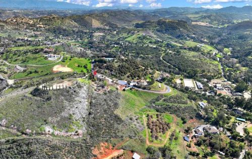 30419 Canyon Estates Rd, Vista CA  92084-1043 exterior