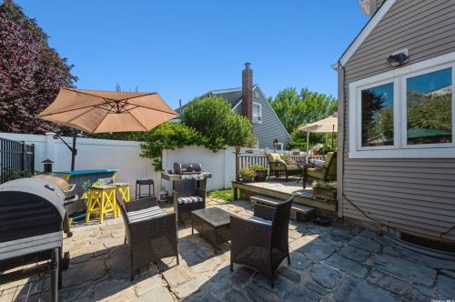 3766 Hudson Ave, Seaford NY  11783-2319 exterior