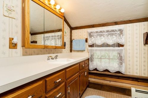 63 Red Oak Hill Rd, Farmington CT  06032-2201 exterior