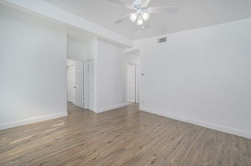 208 Southern Ave, Fort Pierce FL  34950-5433 exterior