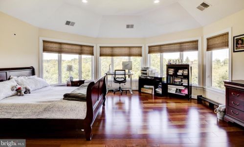 20405 Crimson Pl, Leesburg VA 20175-6362 exterior