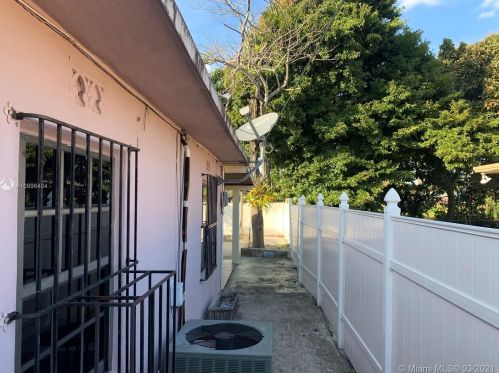 809 21st St, Hialeah, FL 33013-4218