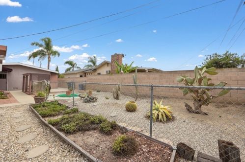 5315 Burlingame Ave, Buena Park CA  90621-1521 exterior