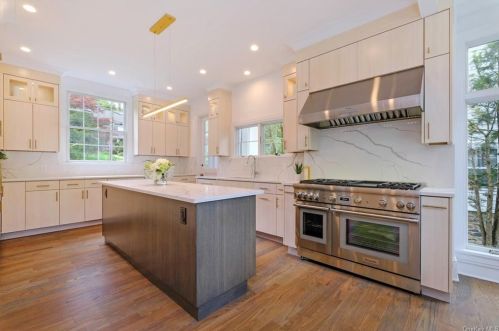 41 Walworth Ave, Scarsdale NY  10583-1433 exterior