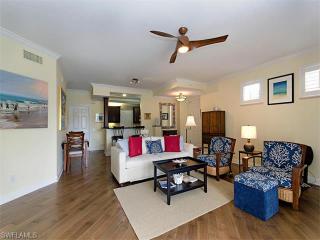 400 Lambiance Cir, Naples, FL 34108-6726