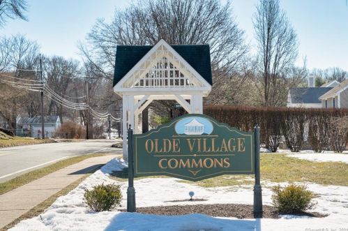 16 Olde Village Cir, Wallingford CT 06492-4848 exterior