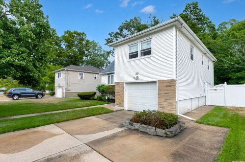 20 Conlon Rd, Roosevelt, NY 11575-1507