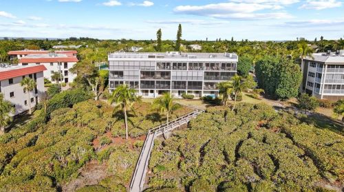 651 Gulf Dr, Sanibel FL  33957-7126 exterior