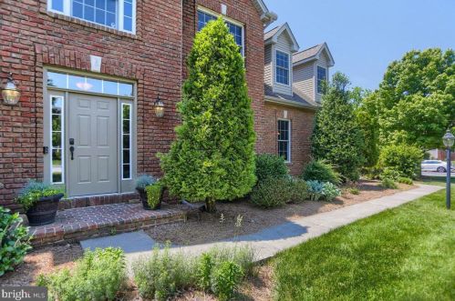21 Mulberry Hill Rd, Carlisle, PA 17013-8410